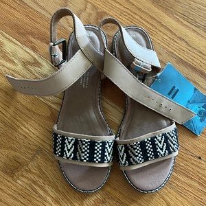 TOMS CAMILIA SANDALS